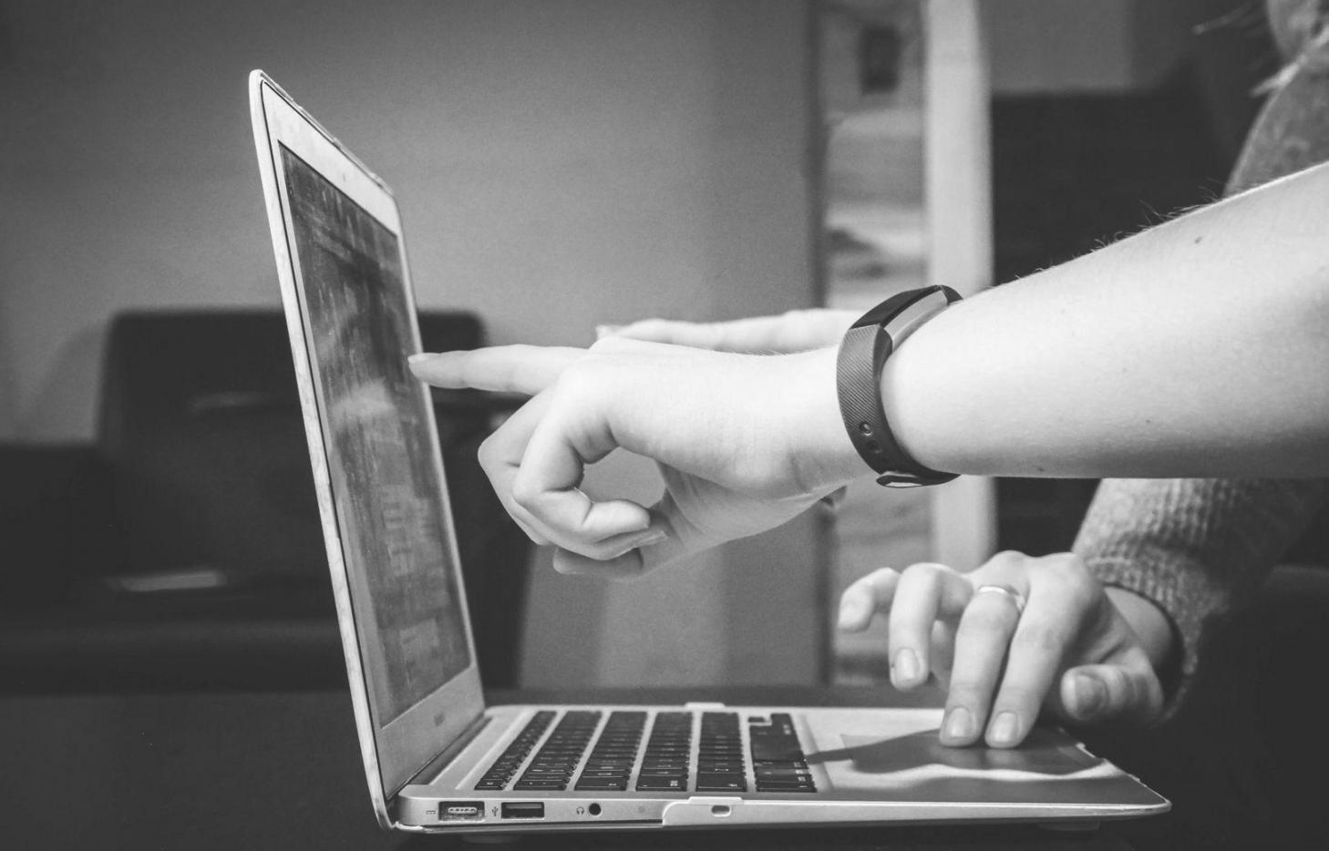 Équipe gilisiriva travaillant sur des méthodes d'apprentissage innovantes